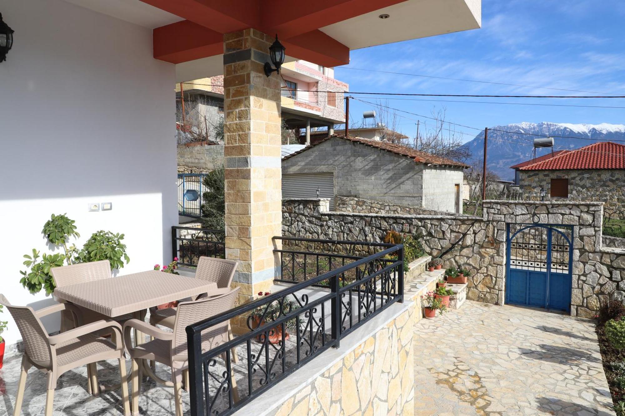 Villa Xherimeja Family Oasis Berat Bilik gambar