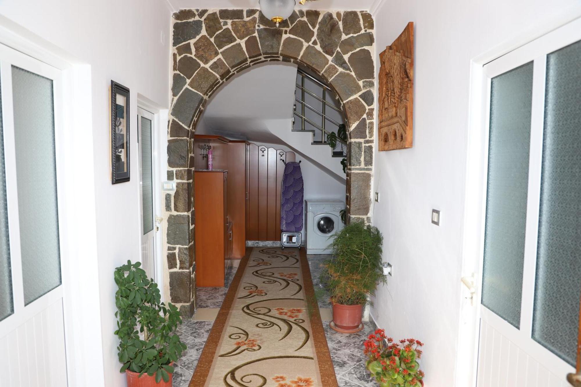Villa Xherimeja Family Oasis Berat Bilik gambar