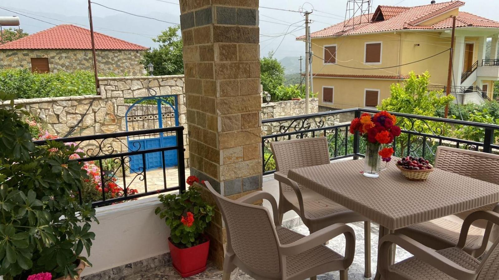 Villa Xherimeja Family Oasis Berat Bilik gambar