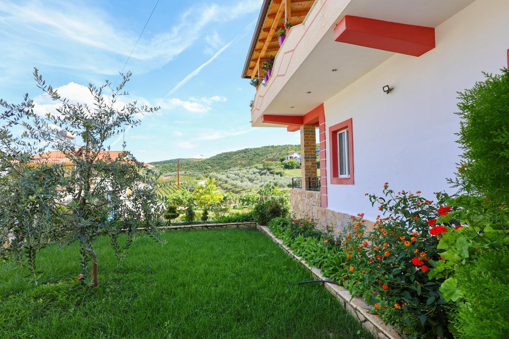 Villa Xherimeja Family Oasis Berat Luaran gambar