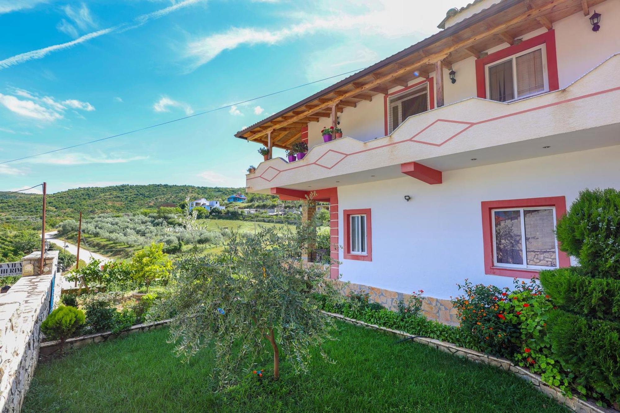 Villa Xherimeja Family Oasis Berat Luaran gambar