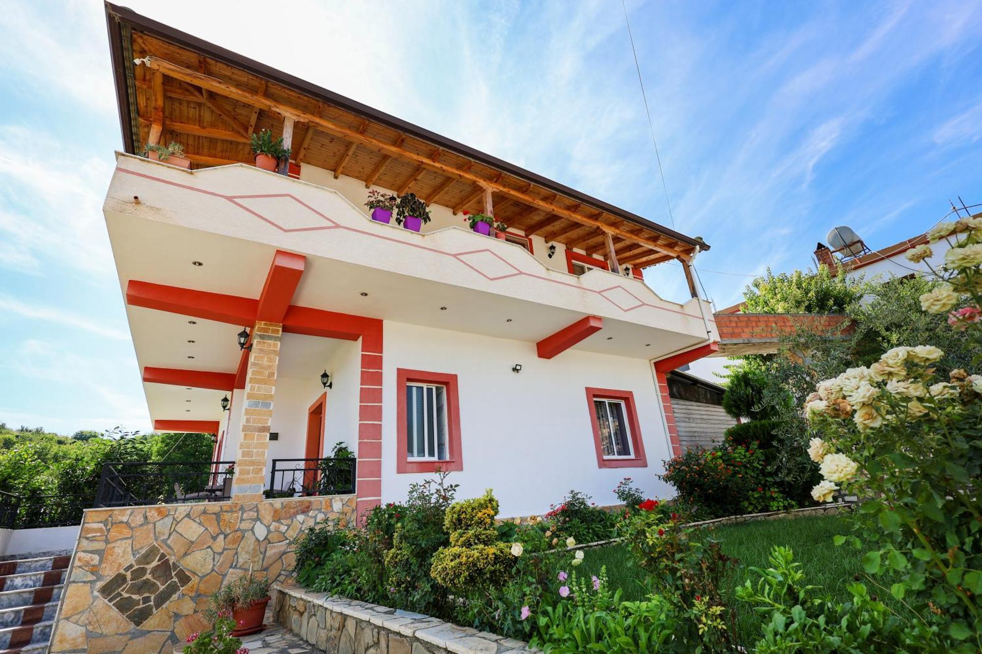 Villa Xherimeja Family Oasis Berat Luaran gambar