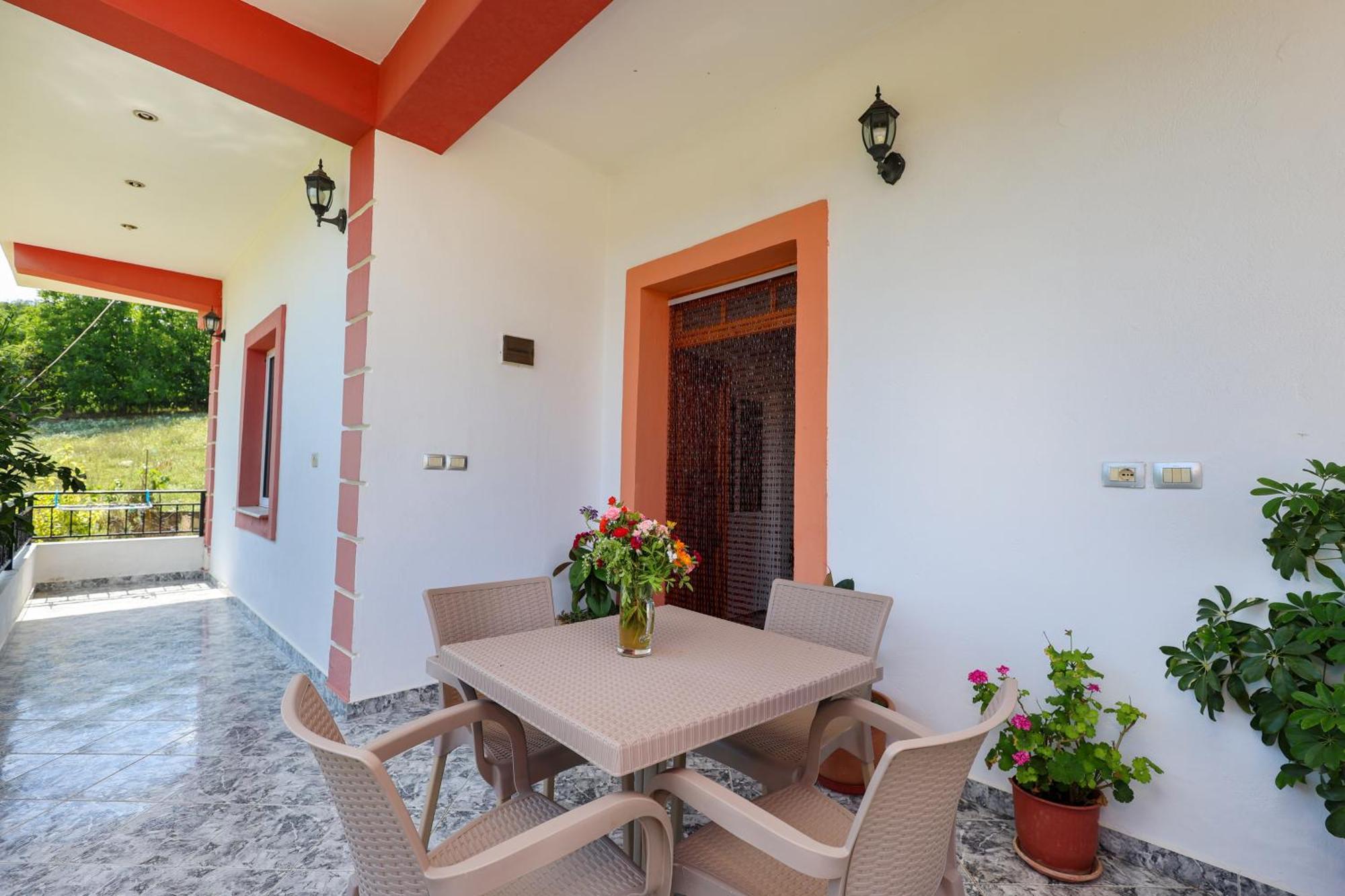 Villa Xherimeja Family Oasis Berat Luaran gambar